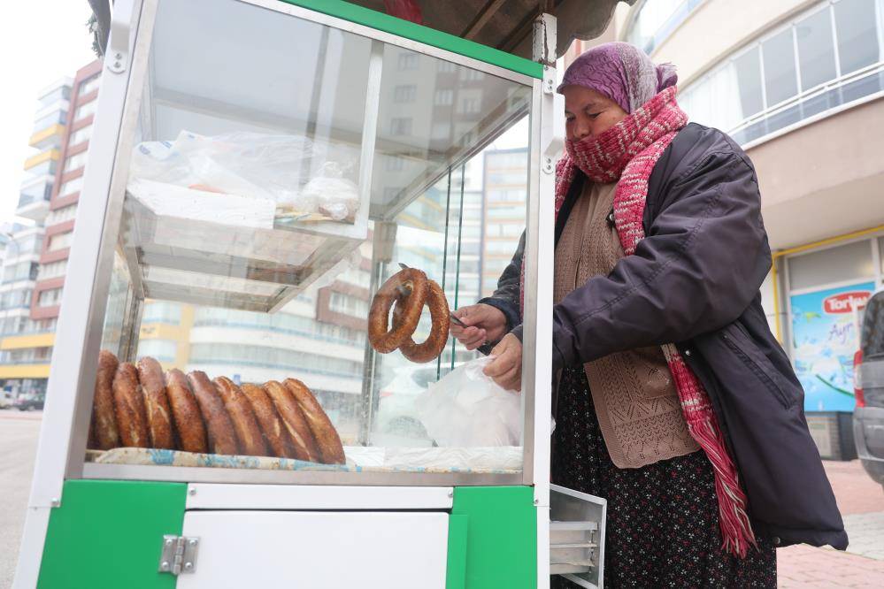 Eşinin kazasıyla hayatı değişti! Konya’nın simitçi teyzesinin hikayesi 3